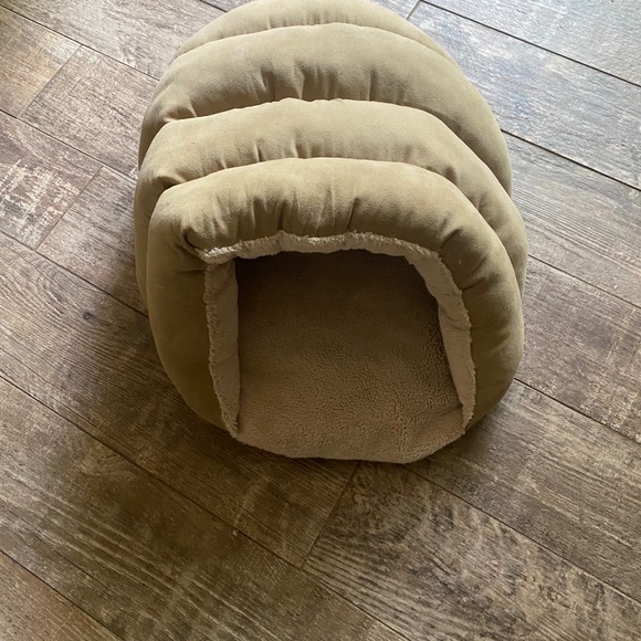 Pet Sleep Zone Cuddle  Cave Tan 22 inch Plush Faux Suede Pet Bed - Picture 1 of 5